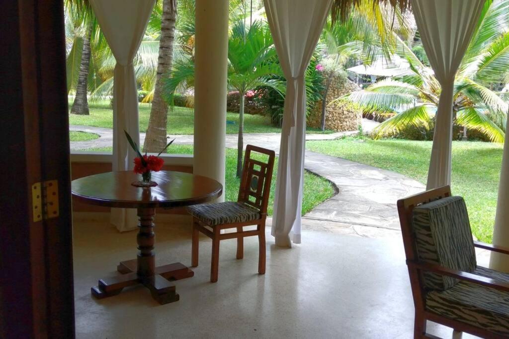 Tembo Beach Cottage Malindi Eksteriør bilde