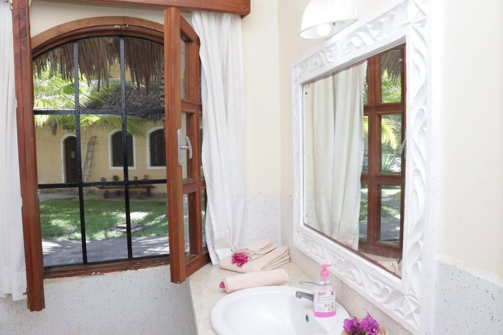 Tembo Beach Cottage Malindi Eksteriør bilde