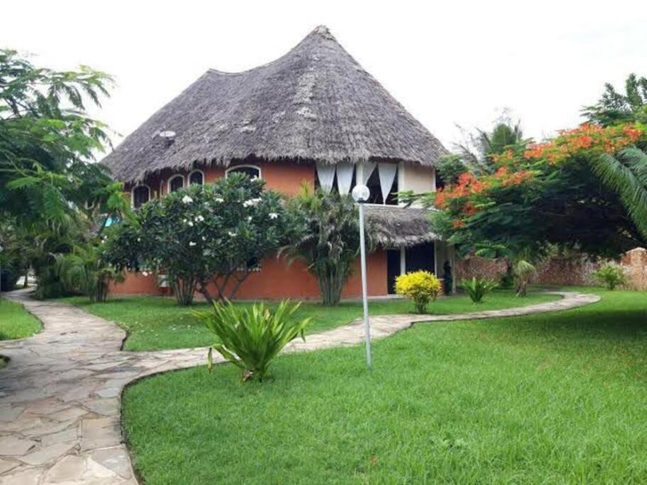 Tembo Beach Cottage Malindi Eksteriør bilde